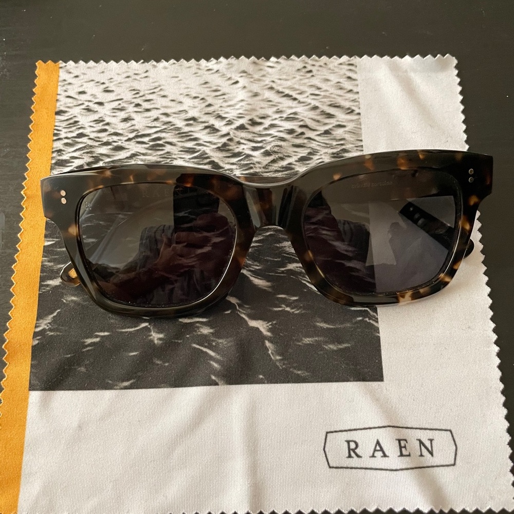 Raen Gilman Tortoise Unisex Sunglasses